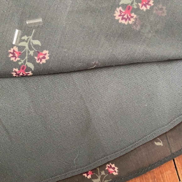 White House Black Market off shoulder top - Picture 8 of 11